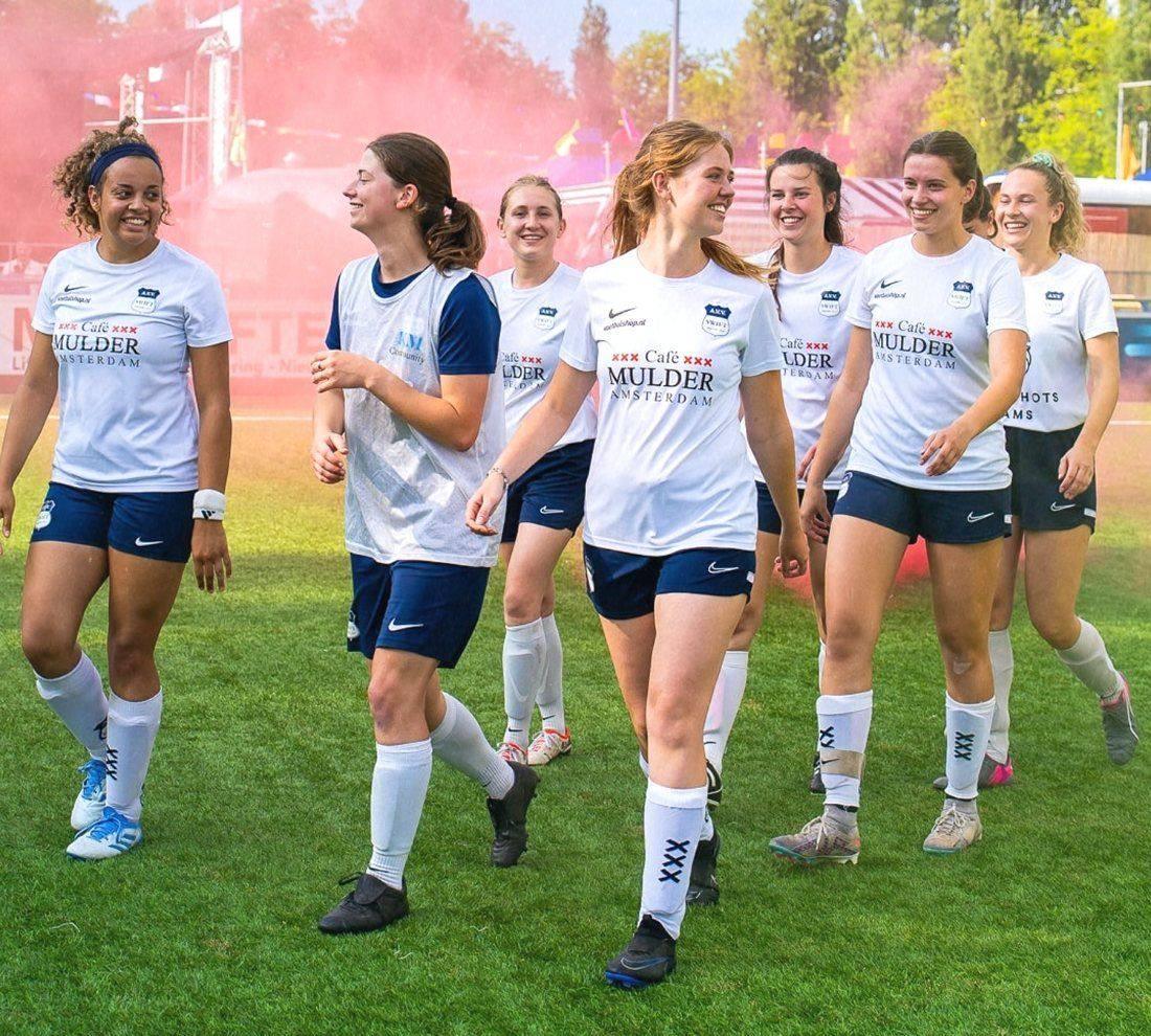 Équipe de football après un tournoi